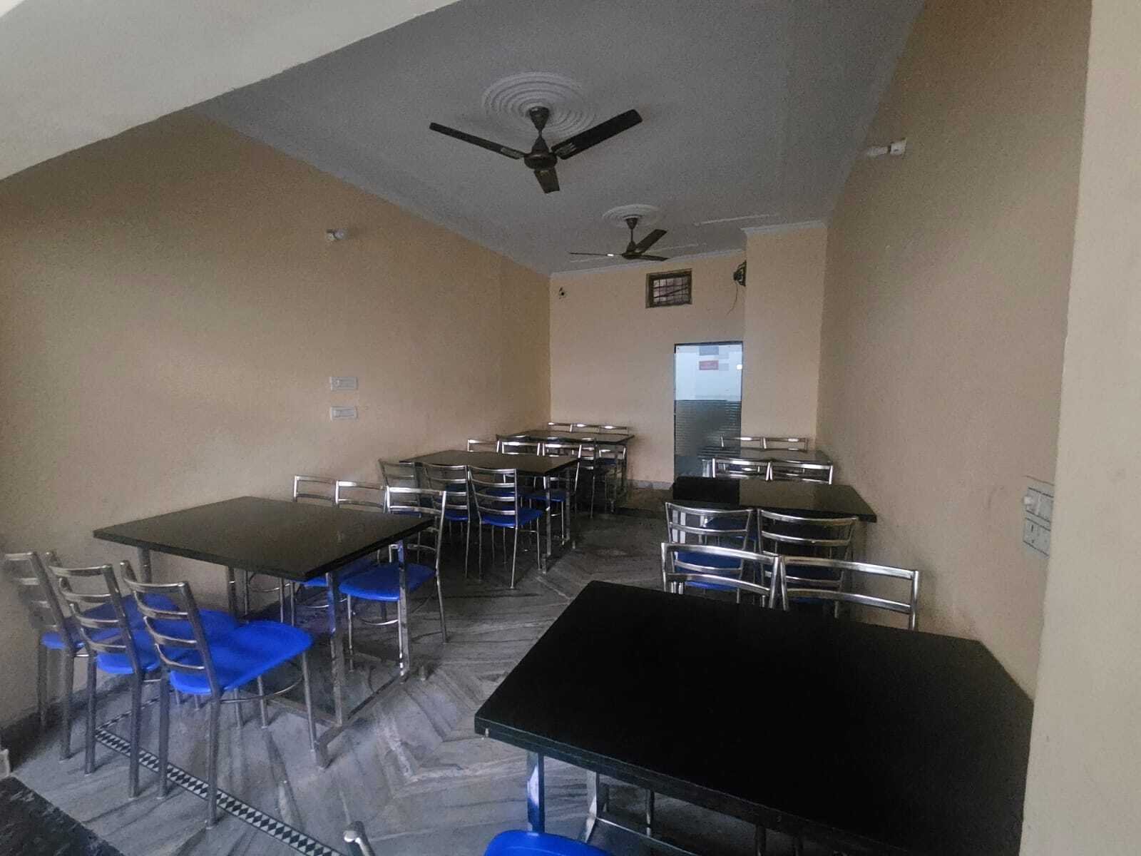 Dining area at Hotel Comfort Crest